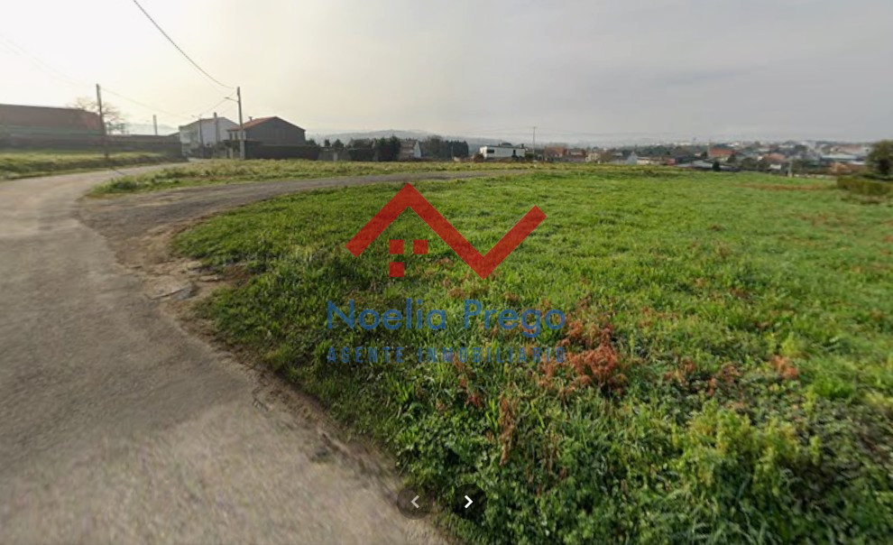 Se vende finca urbana en Loenzo de Abaixo zona de Bertoa (Carballo).