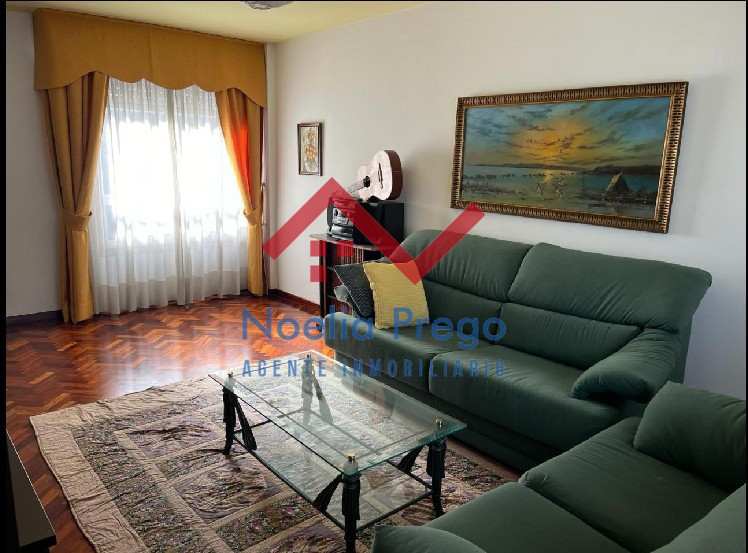 Se vende Piso con ascensor en la zona Luis Calvo en Carballo.